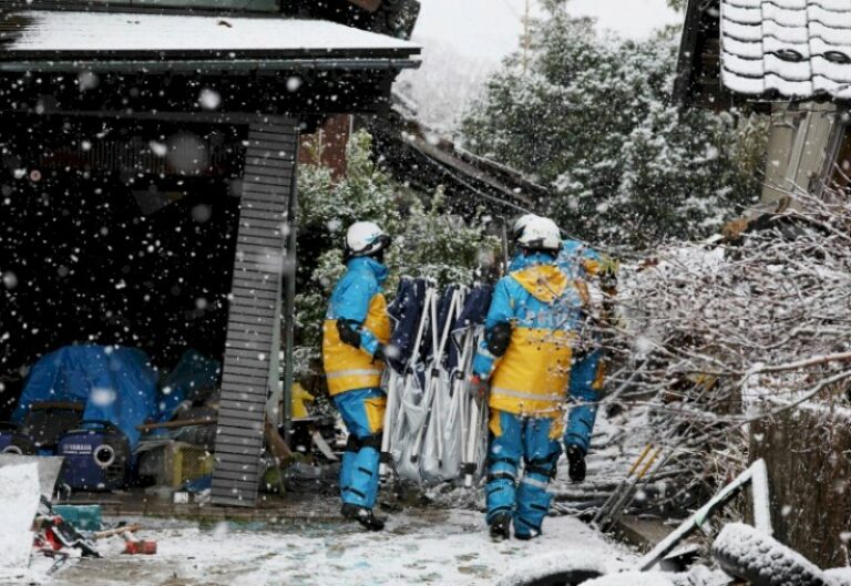 seisme-au-japon:-le-bilan-s’alourdit-a-161-morts,-la-neige-perturbe-les-secours