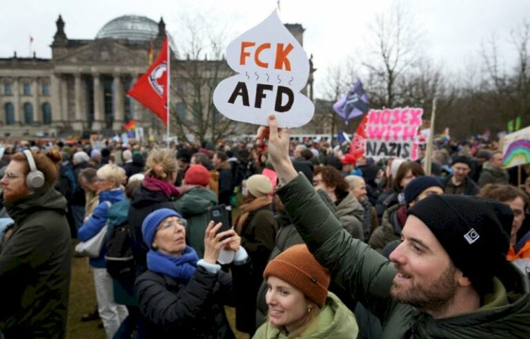 allemagne :-des-milliers-de-manifestants-a-berlin-contre-la-montee-de-l’extreme-droite