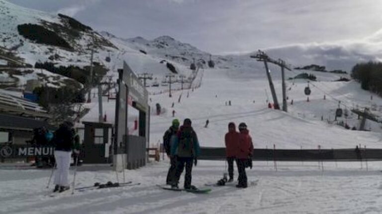 vacances-d’hiver-:-les-stations-de-ski-se-remplissent