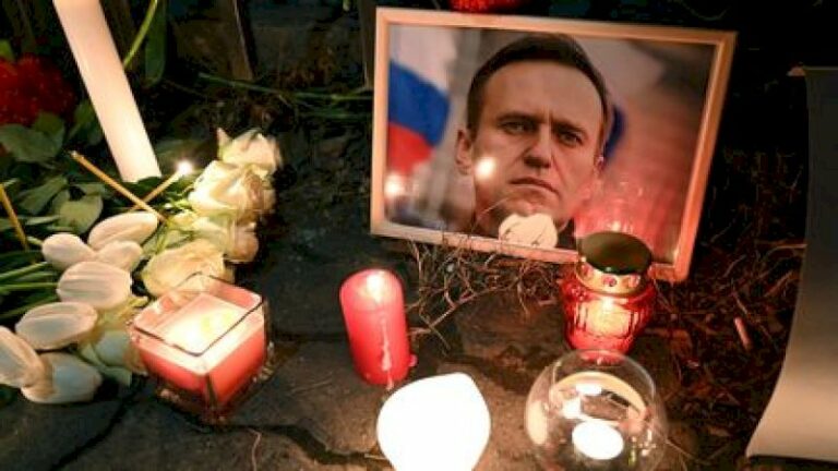 mort-d’alexei-navalny :-les-proches-de-l’opposant-accusent-les-autorites-russes-de-« tout-faire-pour-ne-pas-avoir-a-remettre »-la-depouille