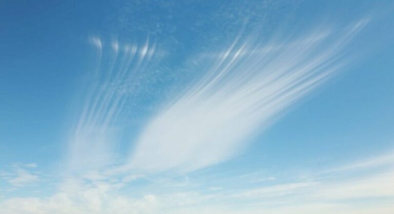 photos.-des-ailes-d’ange-se-forment-dans-le-ciel-des-pyrenees-orientales