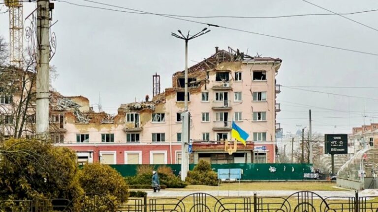 tchernihiv,-ville-meurtrie,-tente-de-se-reconstruire-malgre-la-guerre-en-ukraine