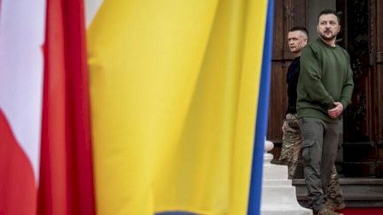 direct.-guerre-en-ukraine-:-« nous-vaincrons »,-proclame-volodymyr-zelensky-apres-deux-ans-de-conflit