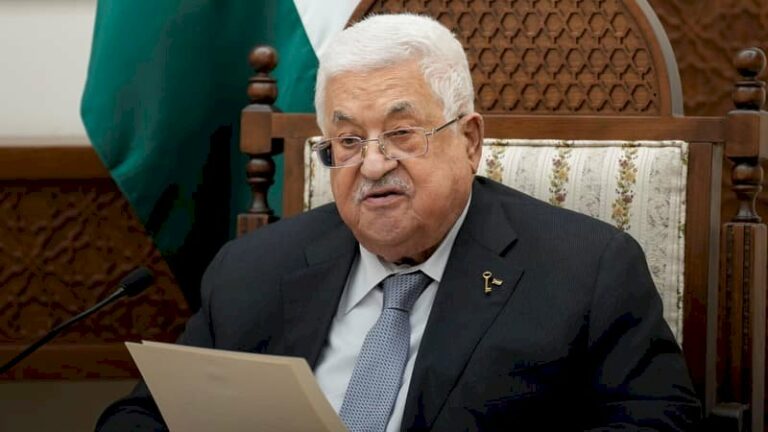 le-president-palestinien-mahmoud-abbas-accepte-la-demission-du-gouvernement