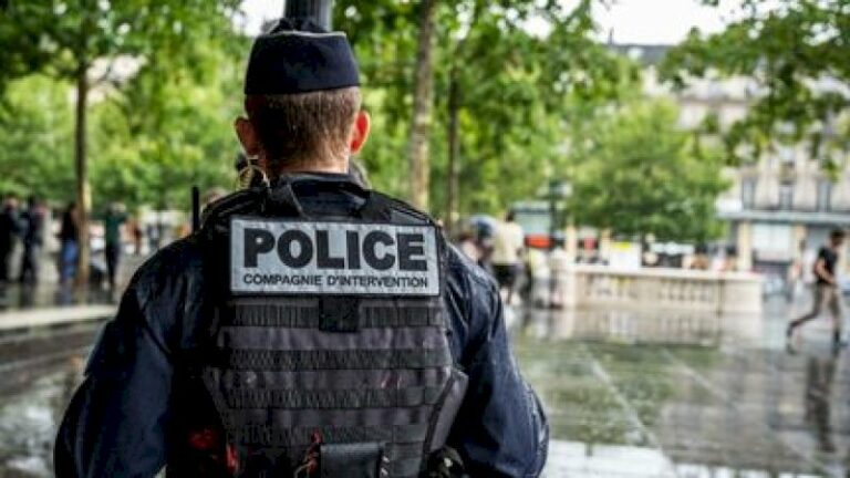 « beaucoup-de-policiers-ou-de-gendarmes-se-plaignent-d’un-defaut-ou-d’un-manque-de-formation »,-selon-la-defenseure-des-droits