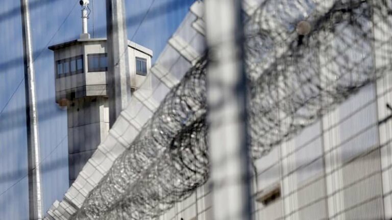 un-surveillant-de-prison-interpelle-apres-avoir-appele-a-frapper-les-detenus-ecroues-pour-violences-sexuelles