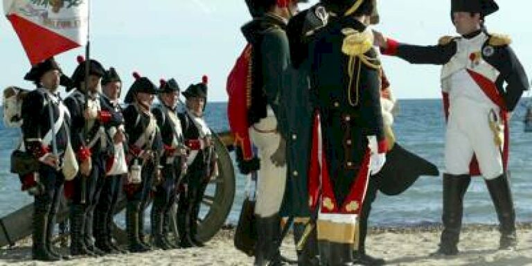 ce-week-end,-napoleon-1er-debarque-a-golfe-juan-pour-la-reconstitution-du-debarquement-du-1er-mars-1815