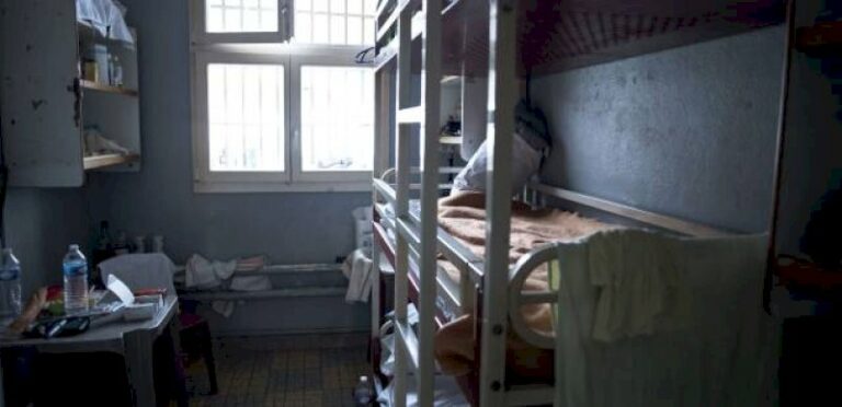 nouveau-record-de-detenus-dans-les-prisons-en-fevrier,-avec-76 258-personnes-incarcerees