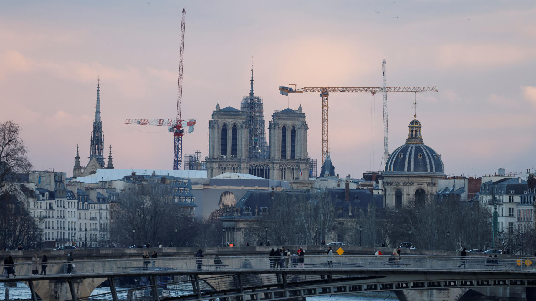   La flèche de Notre-Dame-de-Paris de nouveau visible, près de 5 ans après l’incendie  