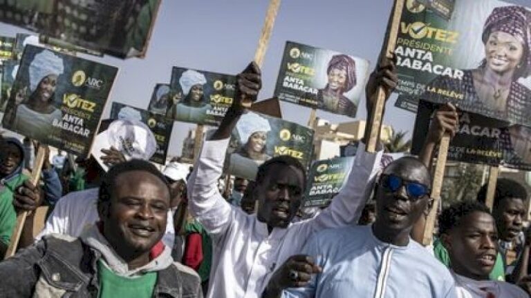senegal-:-des-centaines-de-manifestants-reclament-une-presidentielle-avant-le-2-avril