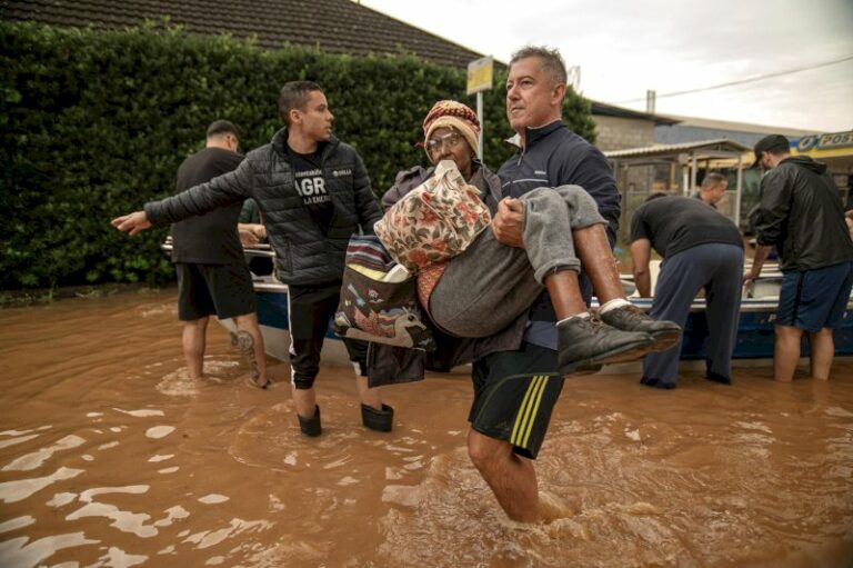 inondations-meurtrieres-au-bresil :-l’heure-decisive-des-secours