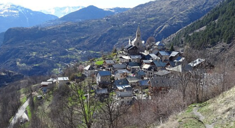 pres-de-grenoble-:-ce-sublime-village-pittoresque-est-au-coeur-des-alpes