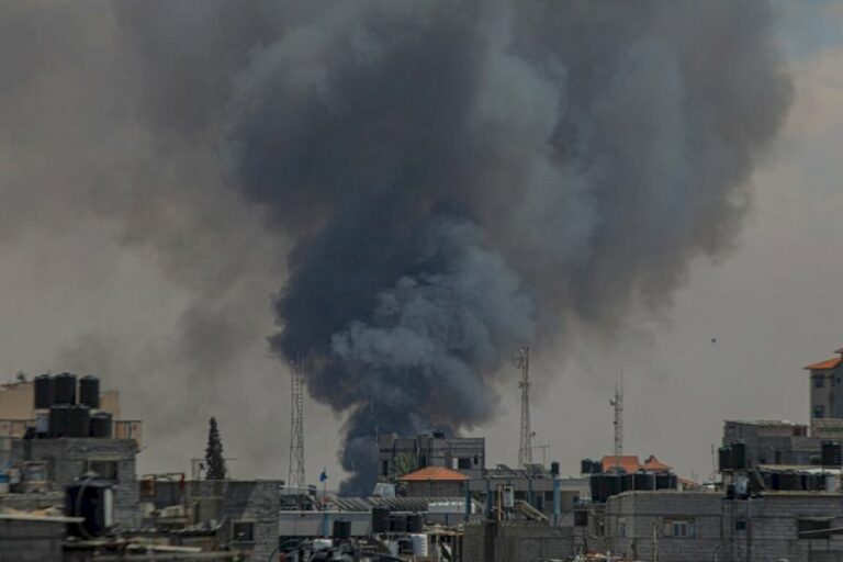 guerre-a-gaza :-la-menace-s’accentue-sur-la-ville-surpeuplee-de-rafah,-des-negociations-toujours-possibles ?