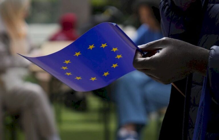 elections-europeennes :-bien-que-fiers-d’etre-europeens,-les-francais-voient-l’europe-d’un-mauvais-oeil